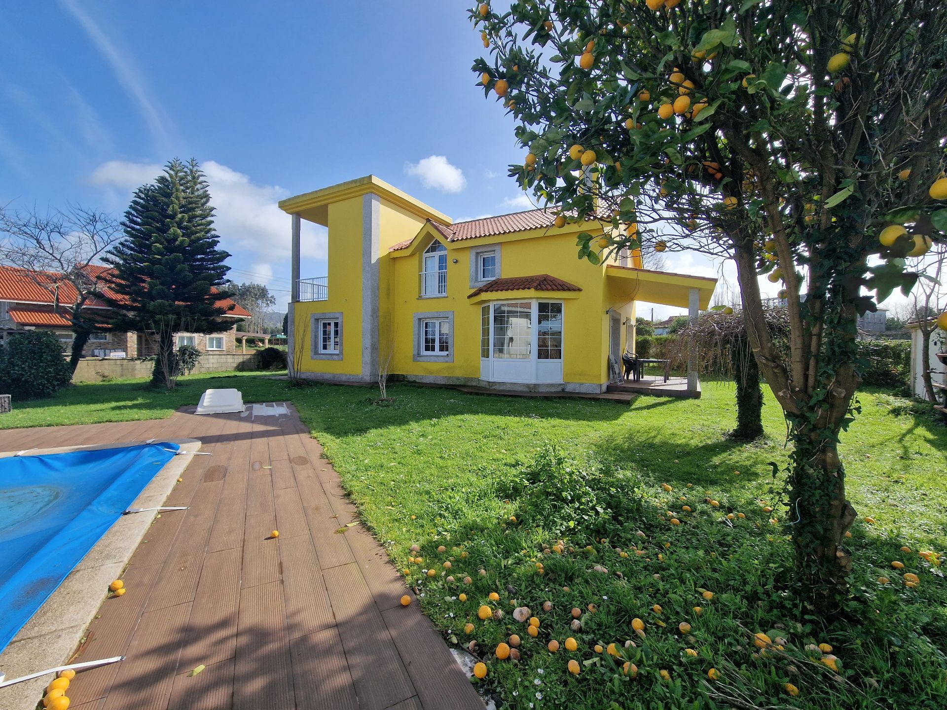 Vista exterior de Casa o xalet en venda en Valdoviño amb Calefacció, Jardí privat i Terrassa