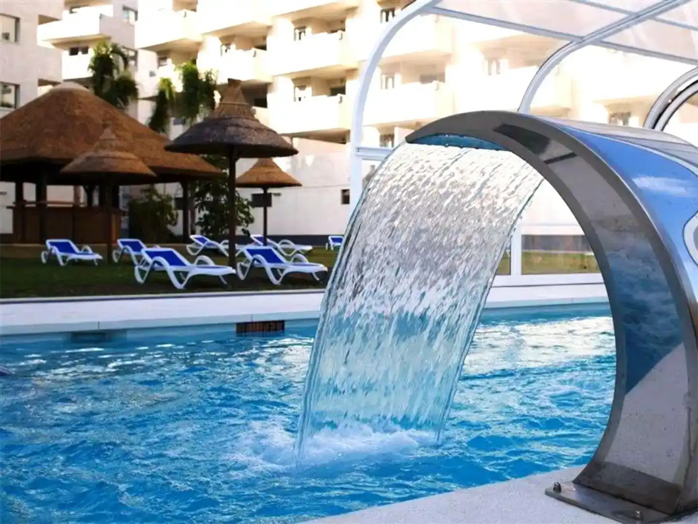 Piscina de Dúplex en venta en Mijas con Aire acondicionado, Piscina y Balcón