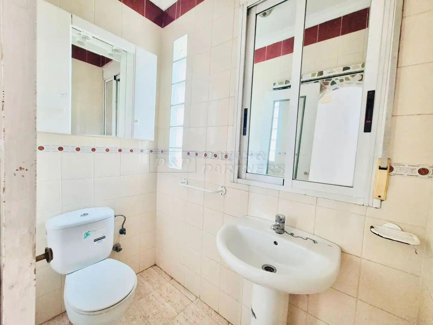 Bany de Casa o xalet en venda en Orihuela amb Jardí privat, Terrassa i Piscina