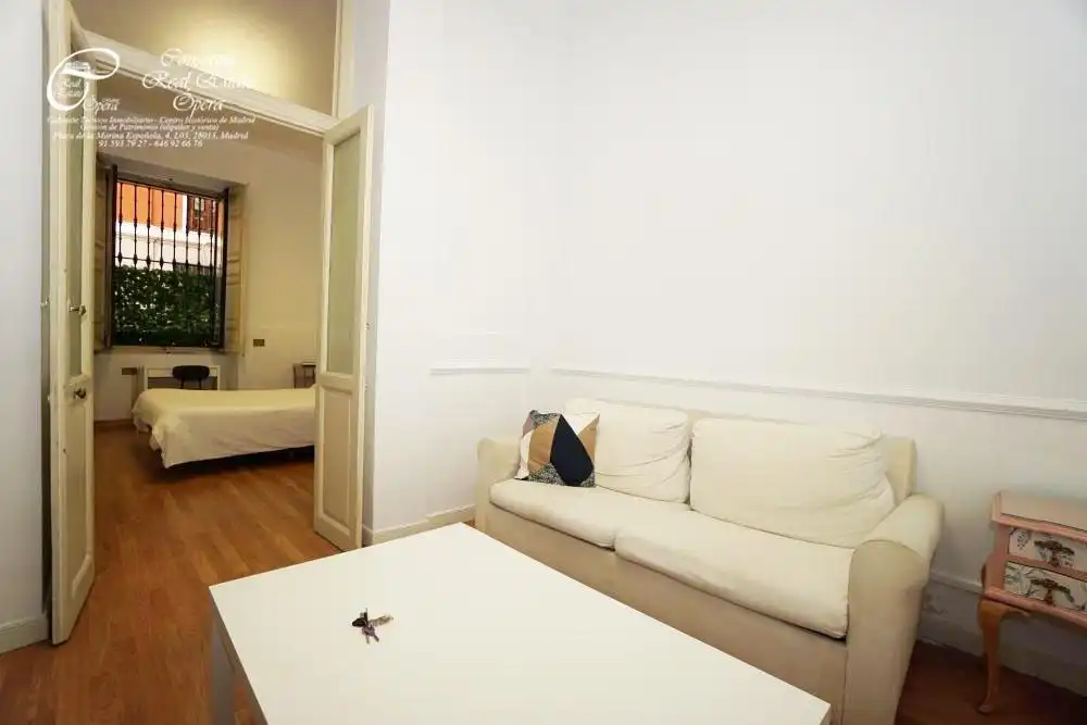 Flat for rent in Calle BOLA, Palacio