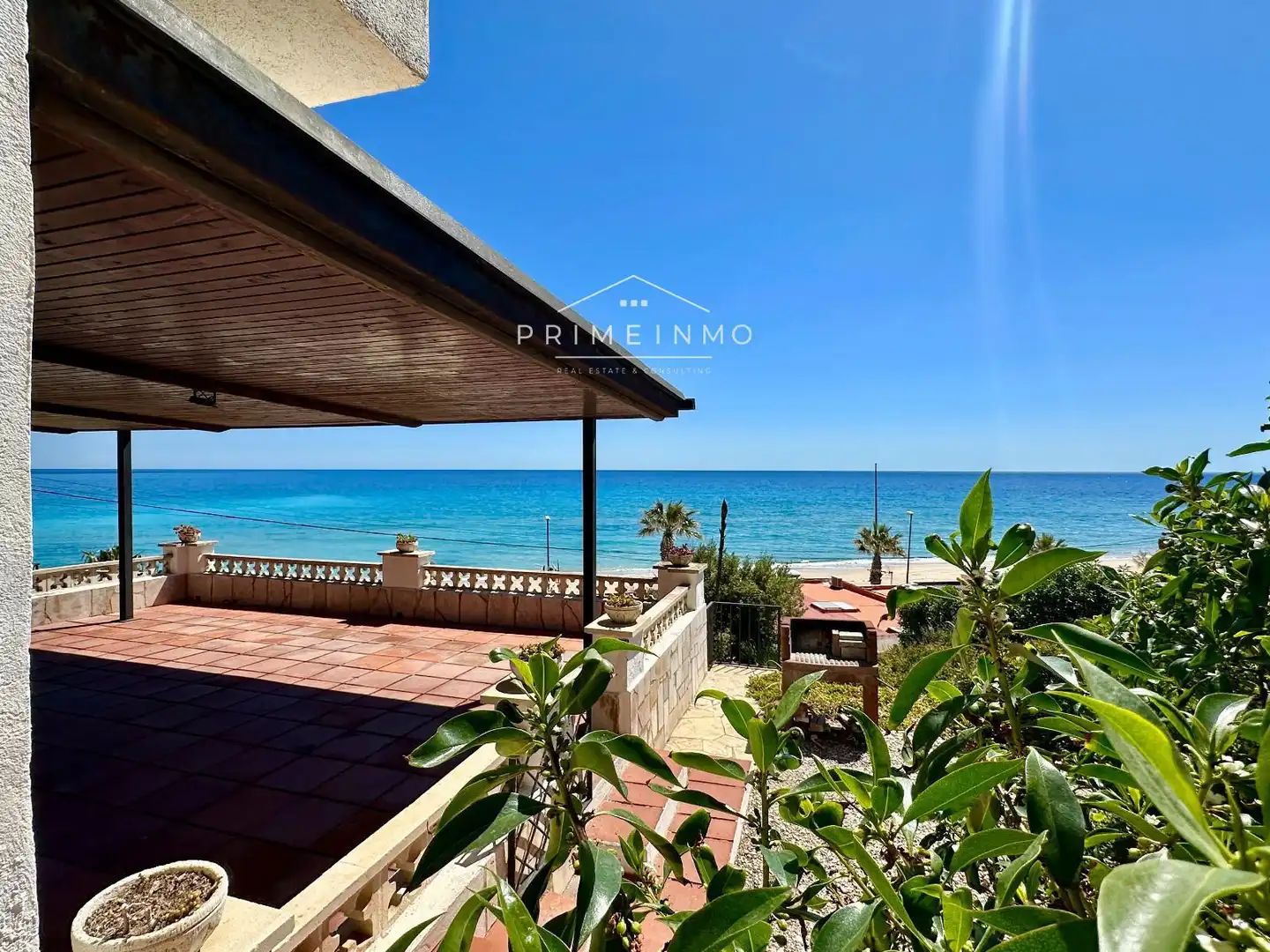 Vista exterior de Casa o chalet en venta en Vandellòs i l'Hospitalet de l'Infant con Terraza, Amueblado y Alarma