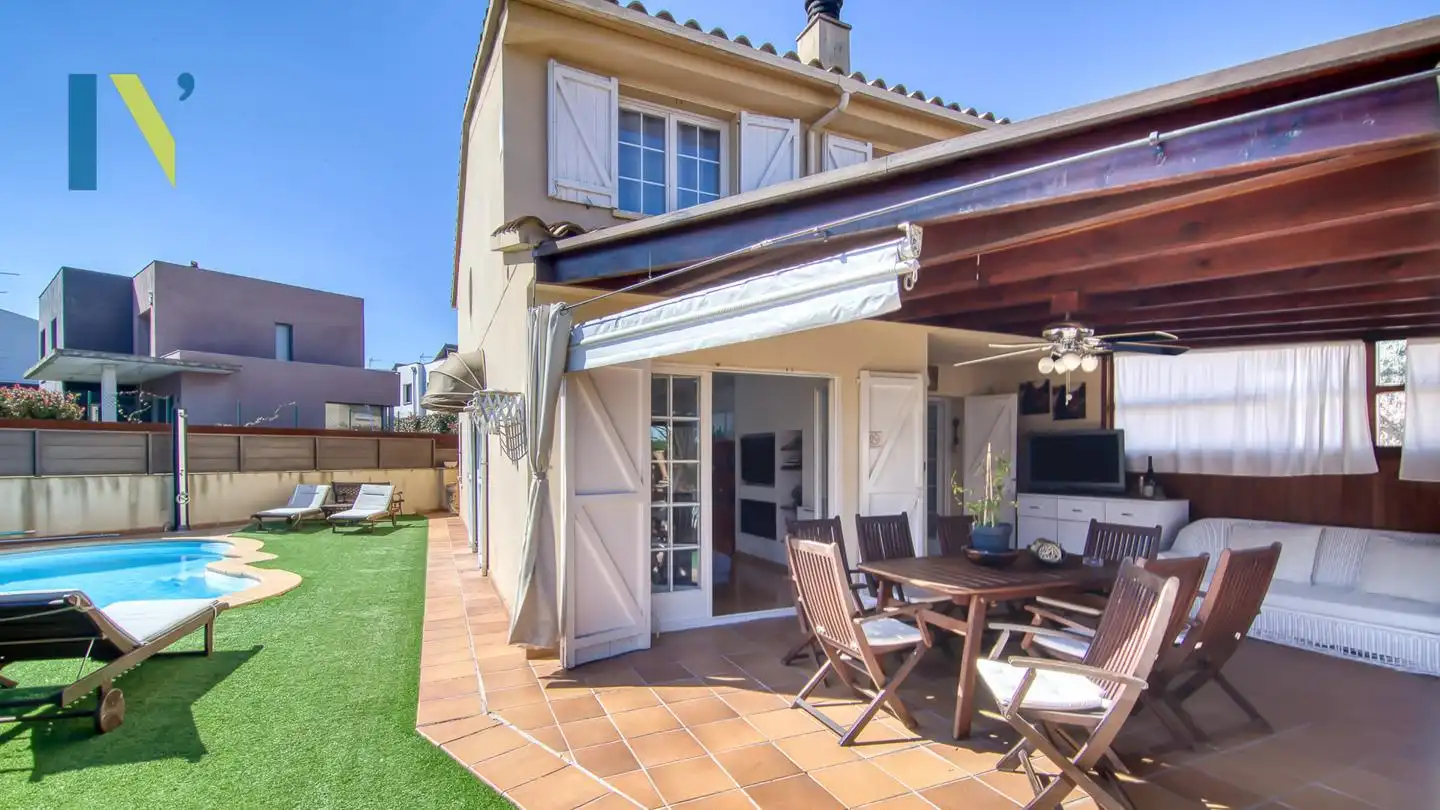 Terrassa de Casa adosada en venda en Vilablareix amb Calefacció, Jardí privat i Piscina