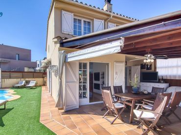 Maison mitoyenne avec piscine à vendre à calle de Raset