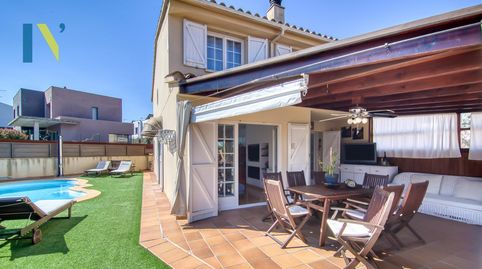 Jardín, piscina y vida exterior en Vilablareix