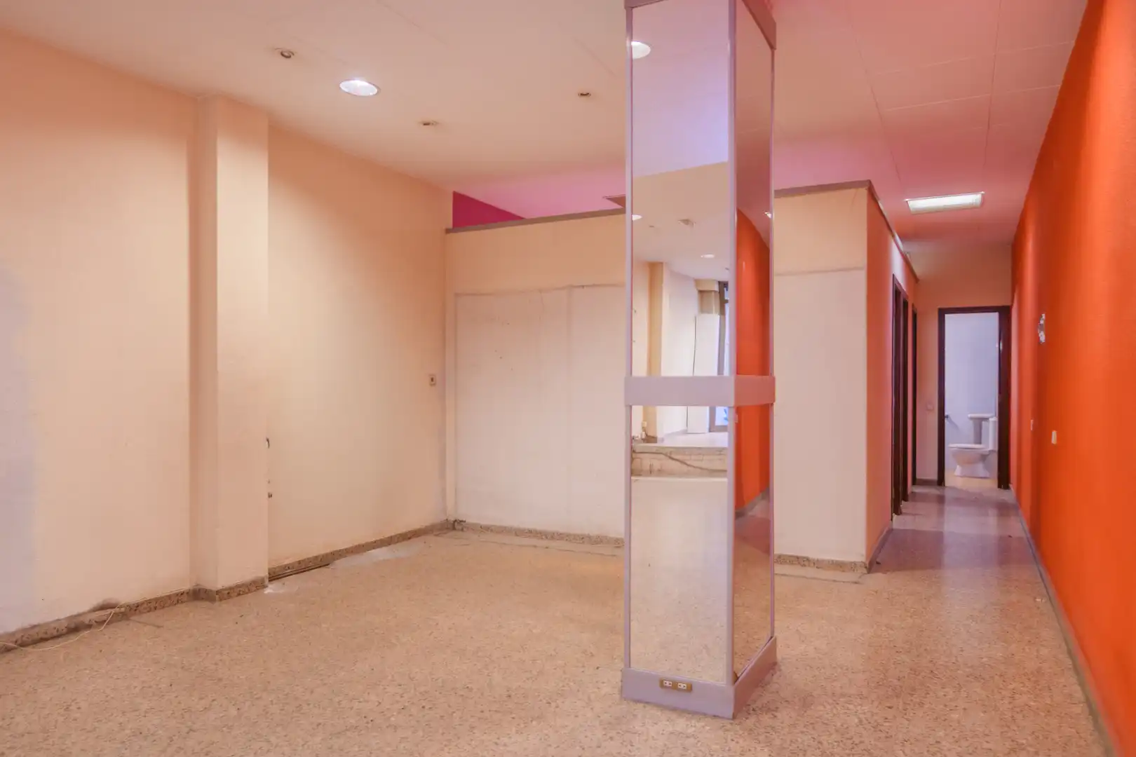 Business premises for sale in Carrer de Lepant, imagen 4