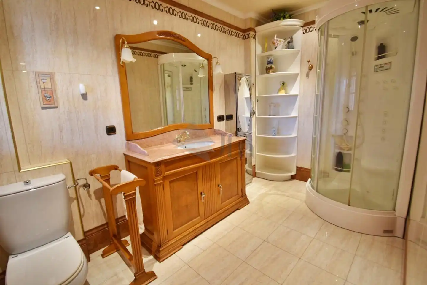 Bany de Casa o xalet en venda en Íscar amb Calefacció, Parquet i Piscina