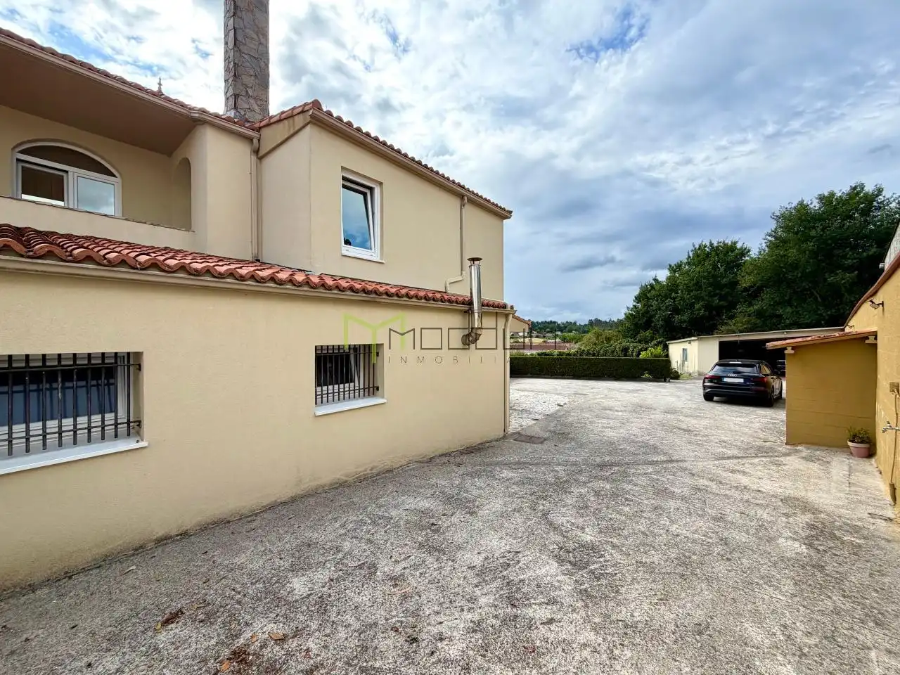 Vista exterior de Casa o xalet en venda en Teo amb Calefacció, Jardí privat i Terrassa