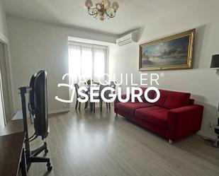 Living room of Flat to rent in  Madrid Capital  with Air Conditioner and Heating