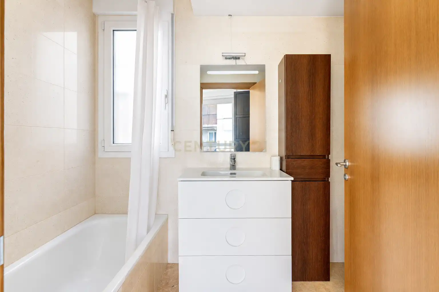Baño de Dúplex en venta en Irun  con Trastero, Horno y Lavadora