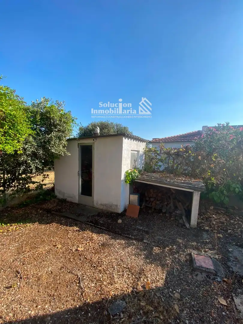 Vista exterior de Casa o xalet en venda en Calvarrasa de Arriba amb Traster i Moblat