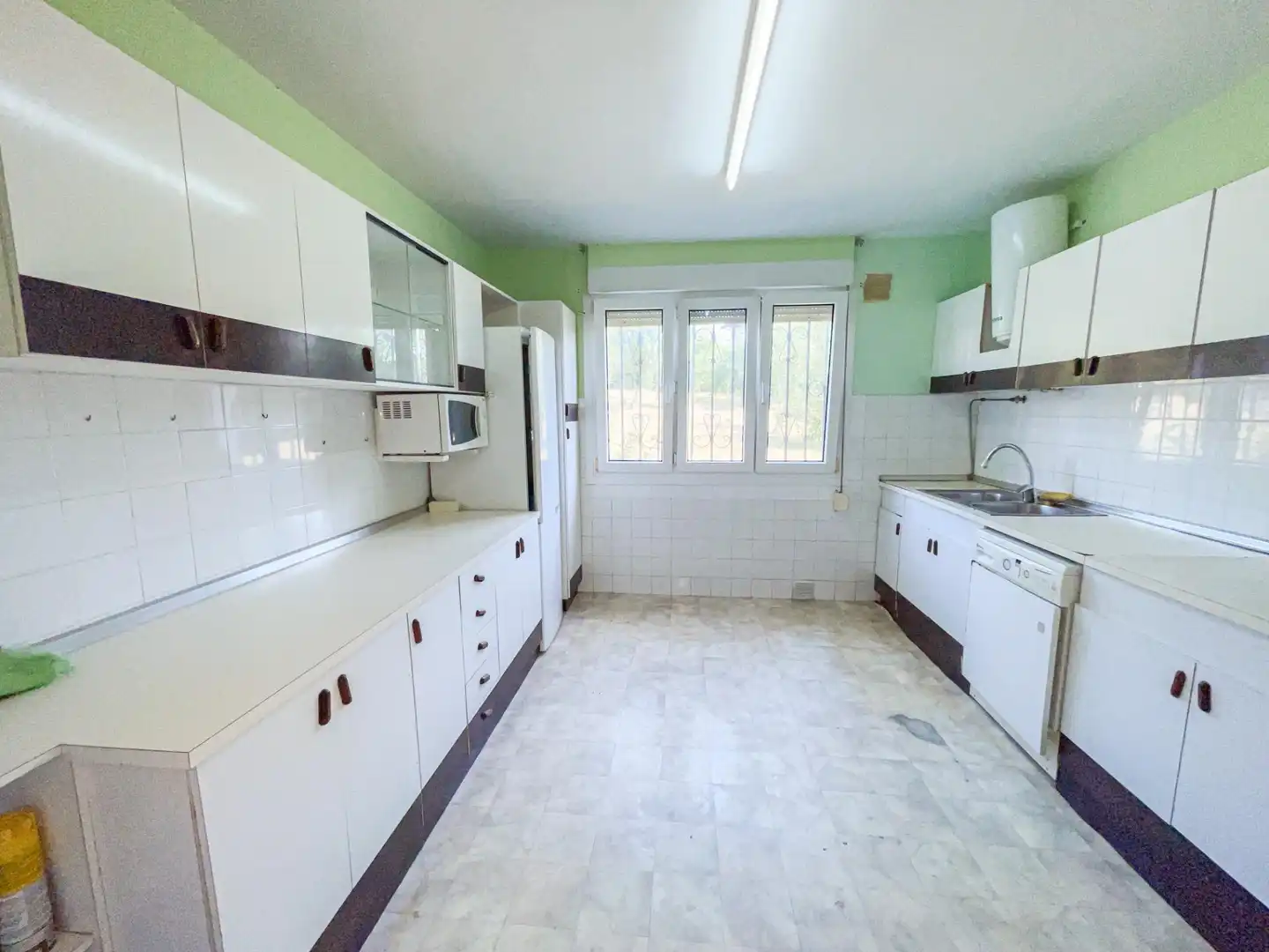 Kitchen of Houses for sale in Abanto y Ciérvana-Abanto Zierbena  with Heating, Private garden and Storage room
