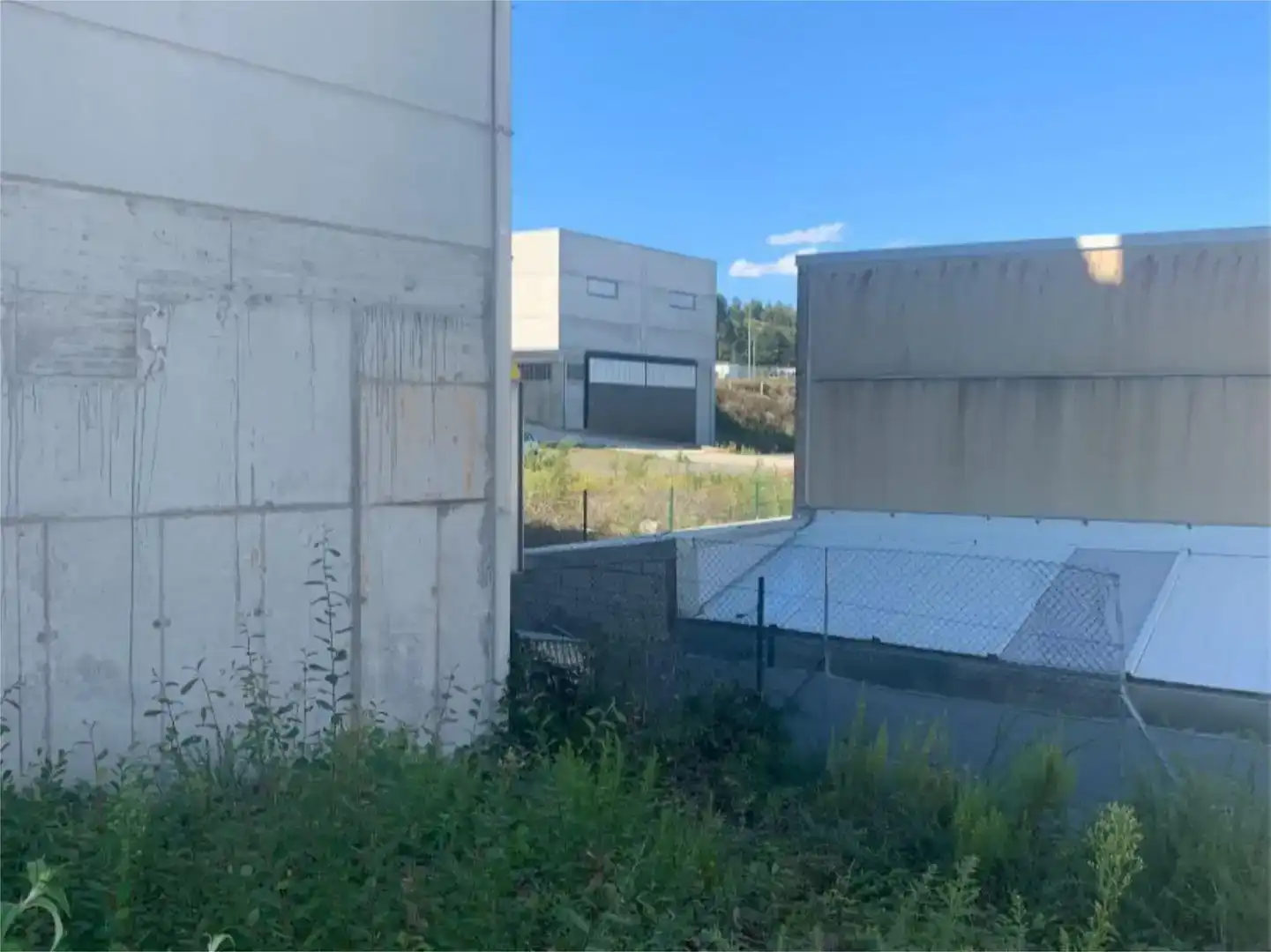 Außenansicht von Fabrik Grundstücke zum Verkauf in Ordes