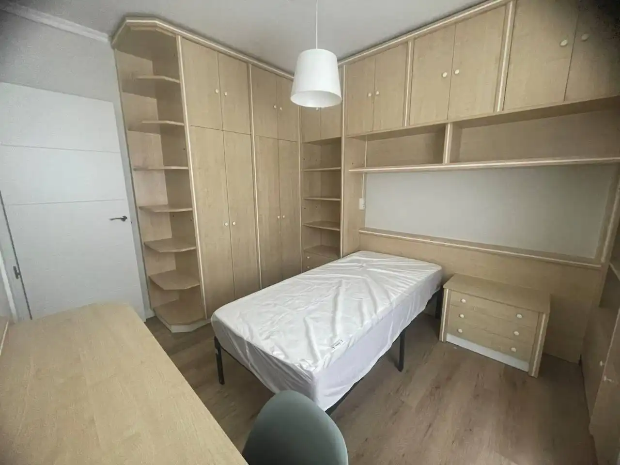 Habitación de Piso de alquiler en Burgos con Calefacción, Parquet y Amueblado