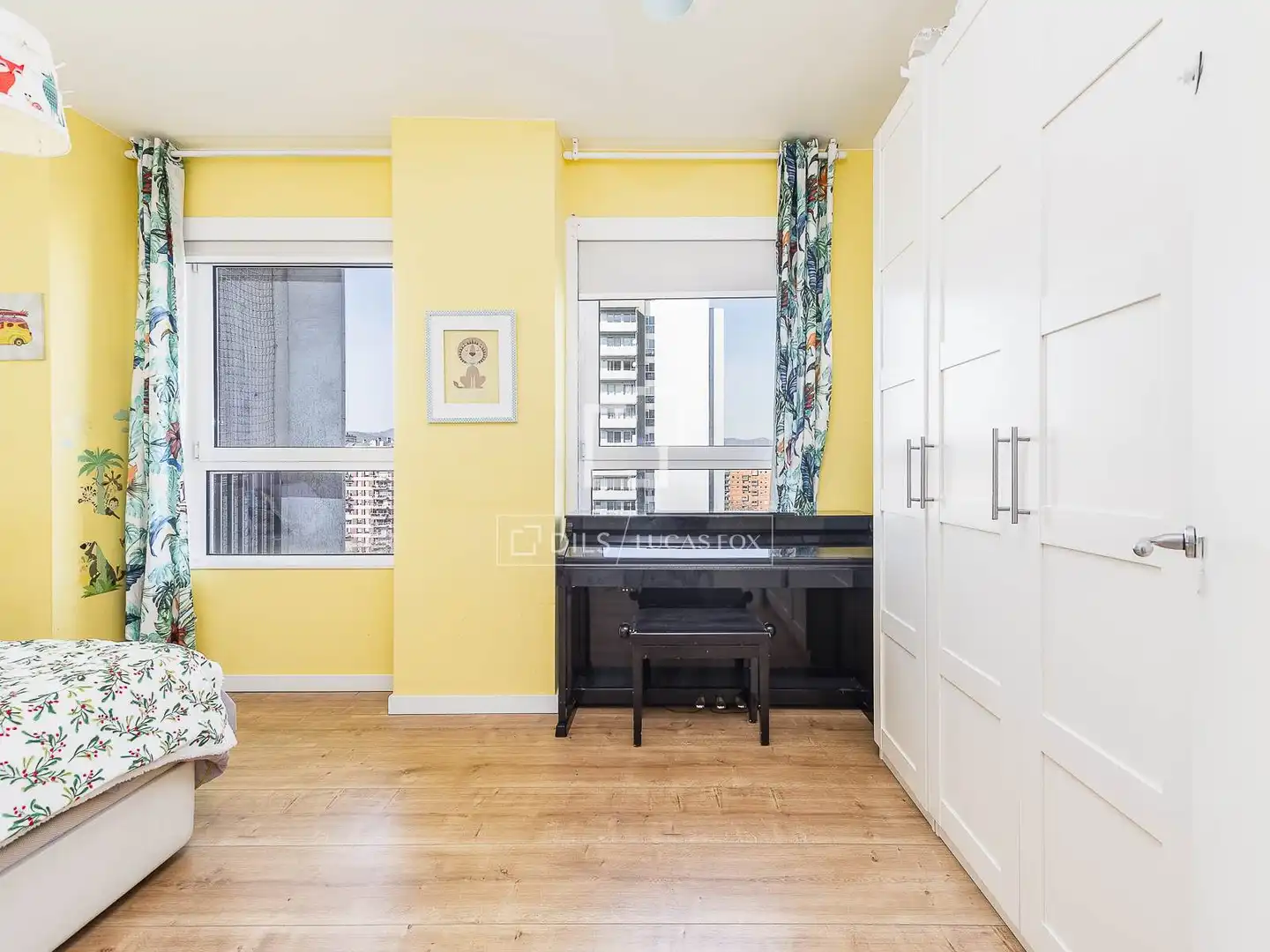 Schlafzimmer von Wohnung zum Verkauf in Barcelona mit Klimaanlage, Heizung und Privatgarten