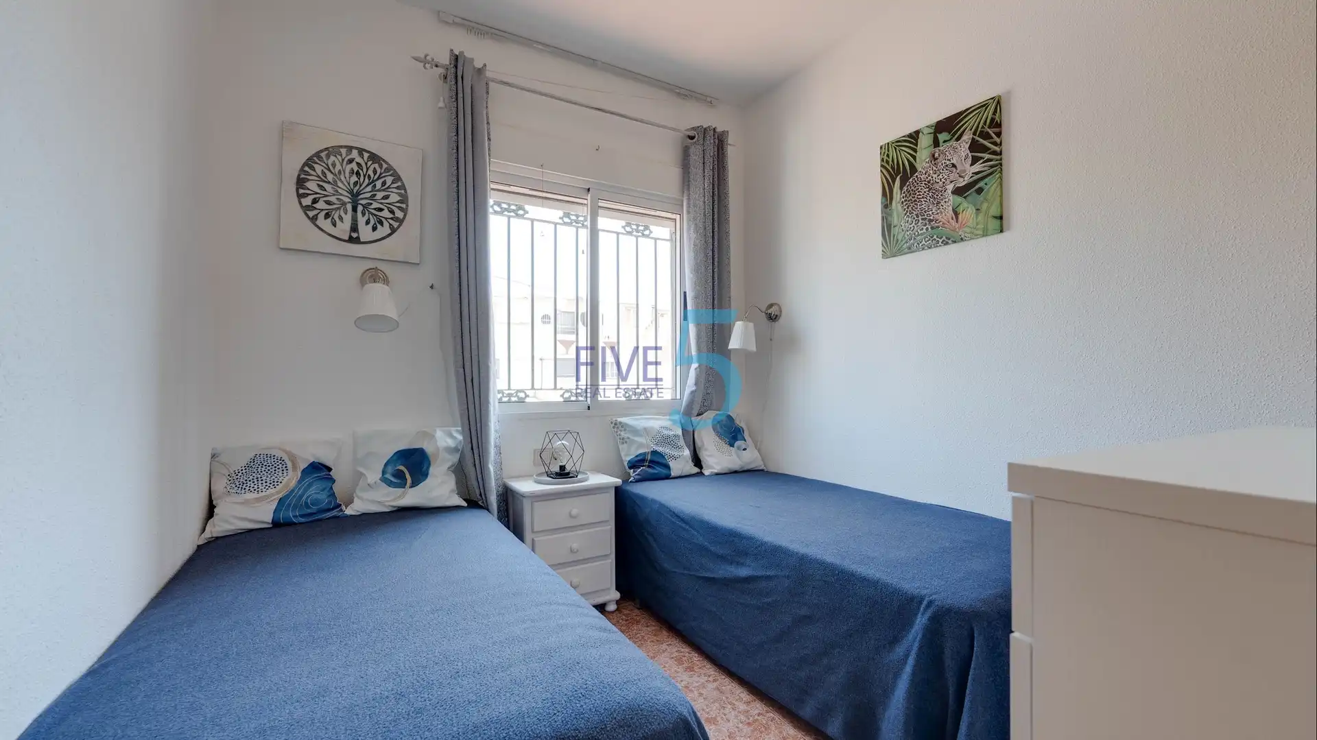 Habitación de Casa adosada en venta en Torrevieja con Aire acondicionado, Terraza y Piscina