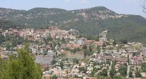 Vista exterior de Edifici en venda en Cornellà de Llobregat