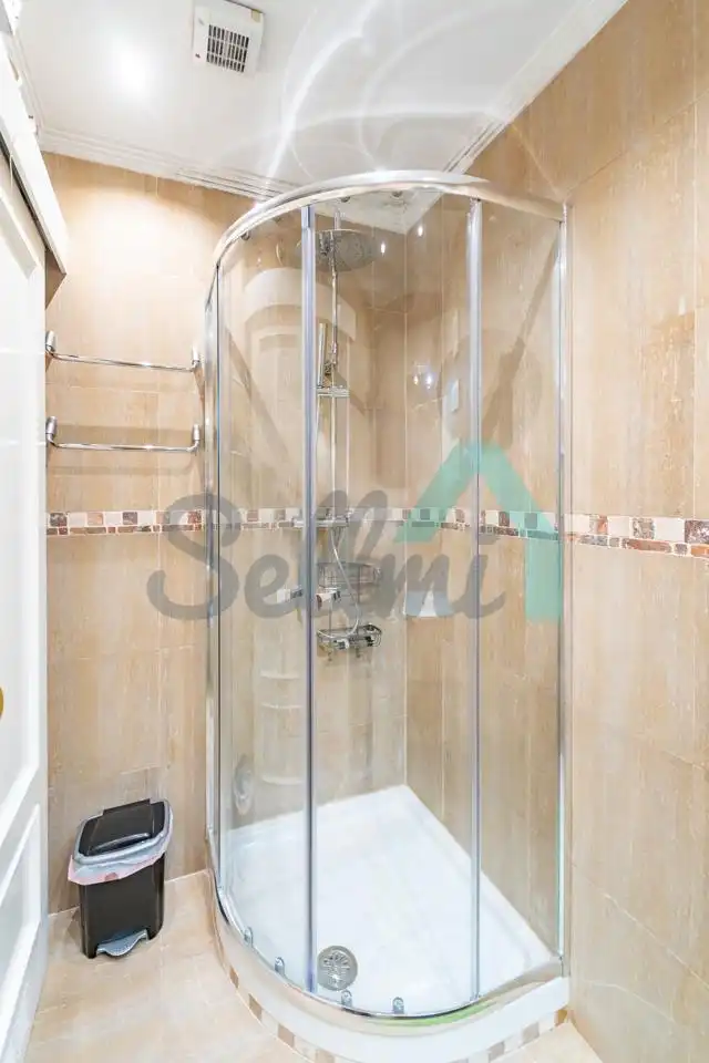 Bathroom of Study for rent in Oviedo   with Heating, Parquet flooring and Furnished