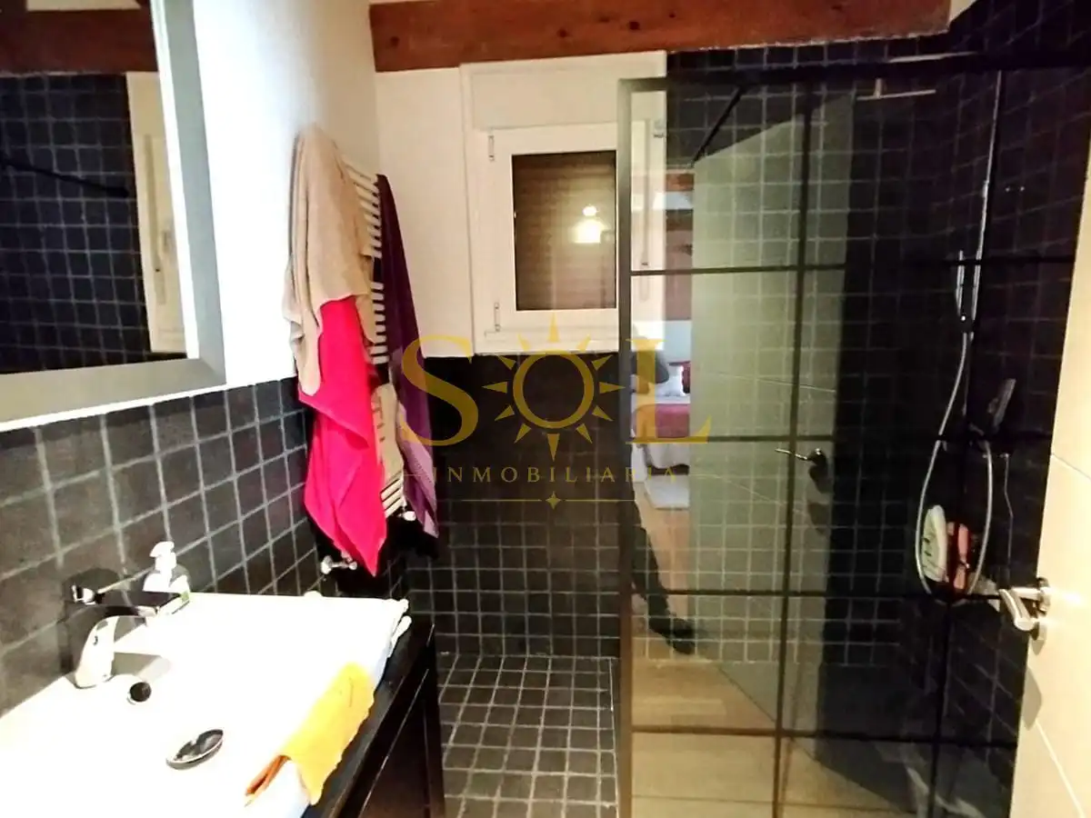 Bany de Casa adosada en venda en Valverde de la Virgen amb Calefacció, Jardí privat i Parquet
