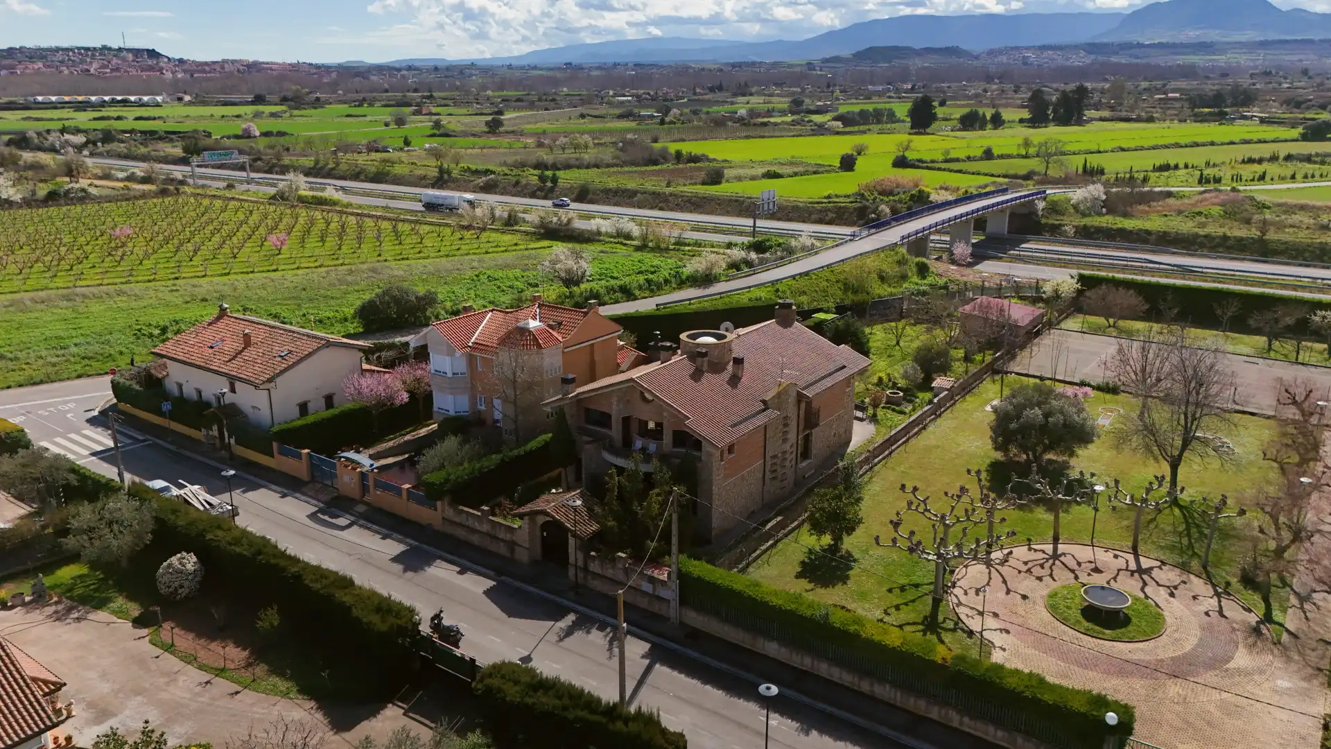 Houses for sale in Lardero  with Air Conditioner, Heating and Private garden
