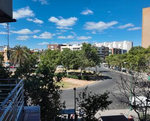 Vista exterior de Pis en venda en  Sevilla Capital amb Terrassa