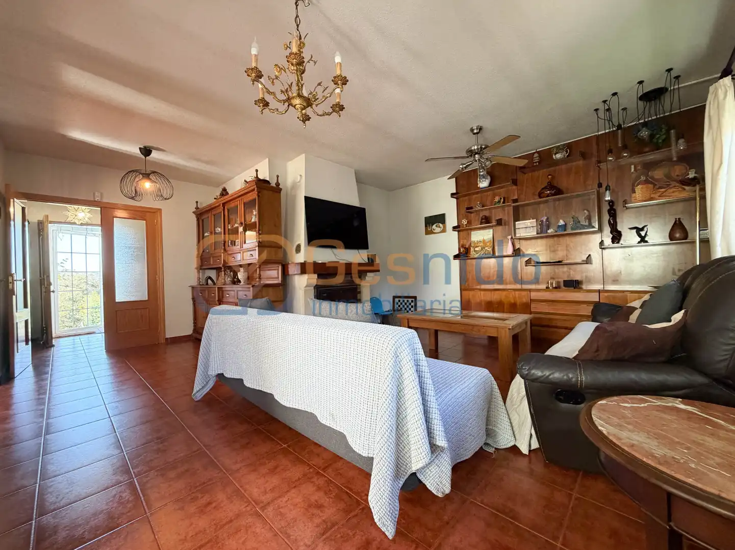Sala d'estar de Casa o xalet en venda en El Espinar amb Calefacció, Jardí privat i Terrassa