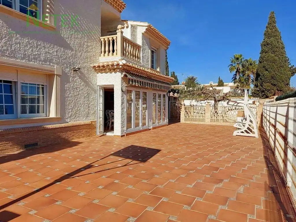 Casa amb piscina en venda a Calle Quilla La-Cabo Roig 22, imagen 2