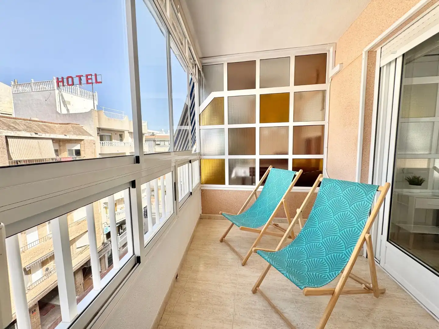 Terrassa de Apartament de lloguer en Guardamar del Segura amb Aire condicionat, Moblat i Rentadora