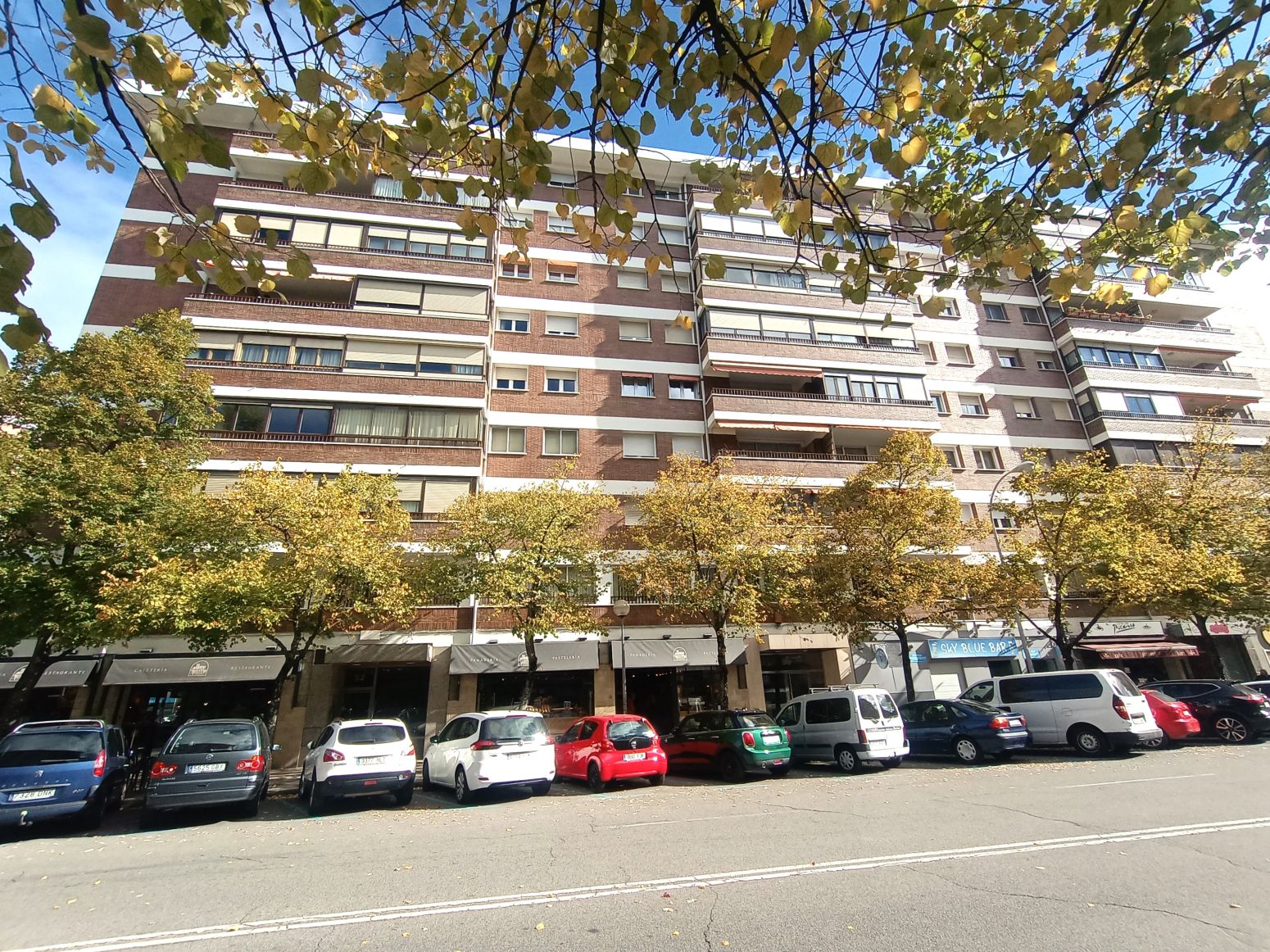 Vista exterior de Pis de lloguer en  Pamplona / Iruña amb Parquet, Terrassa i Moblat