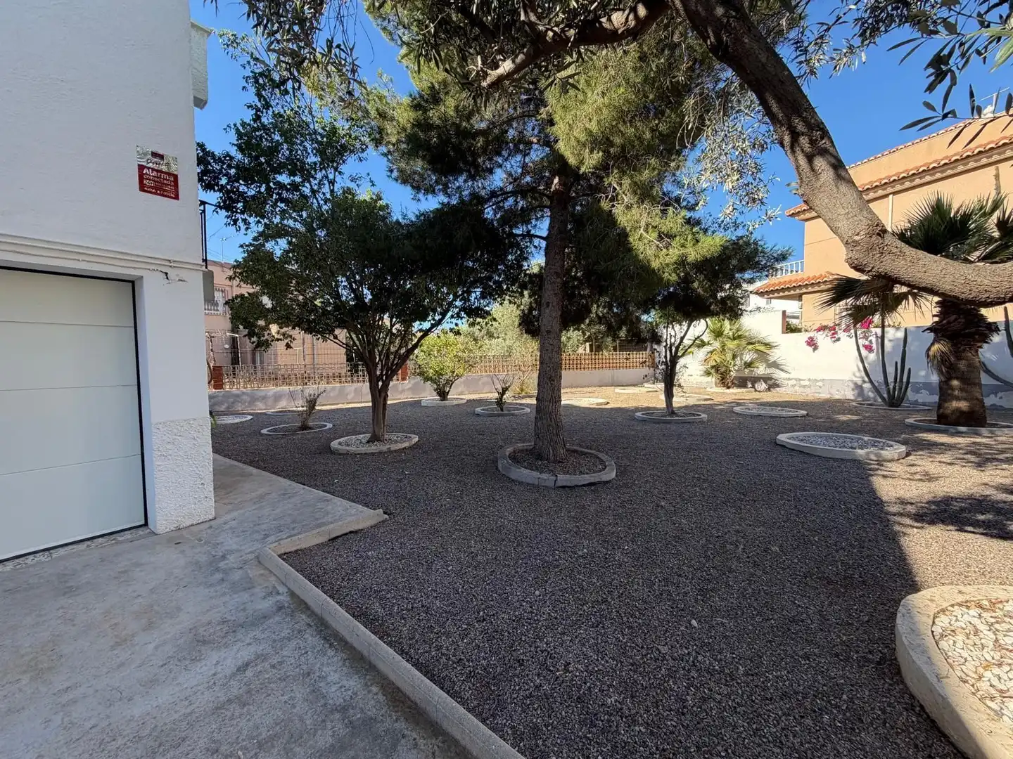 Vista exterior de Casa o xalet en venda en El Ejido amb Aire condicionat, Jardí privat i Traster