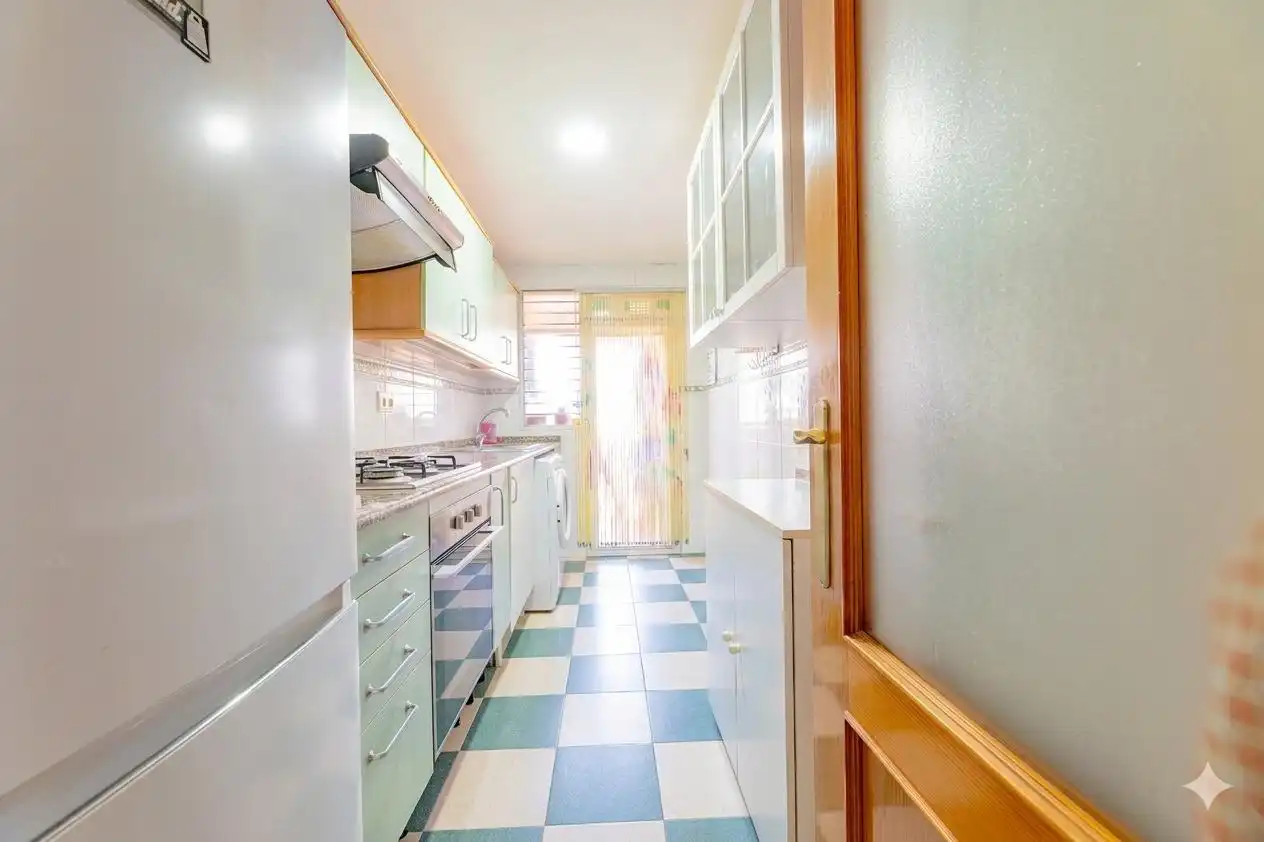 Kitchen of Flat for sale in La Pobla de Vallbona  with Balcony