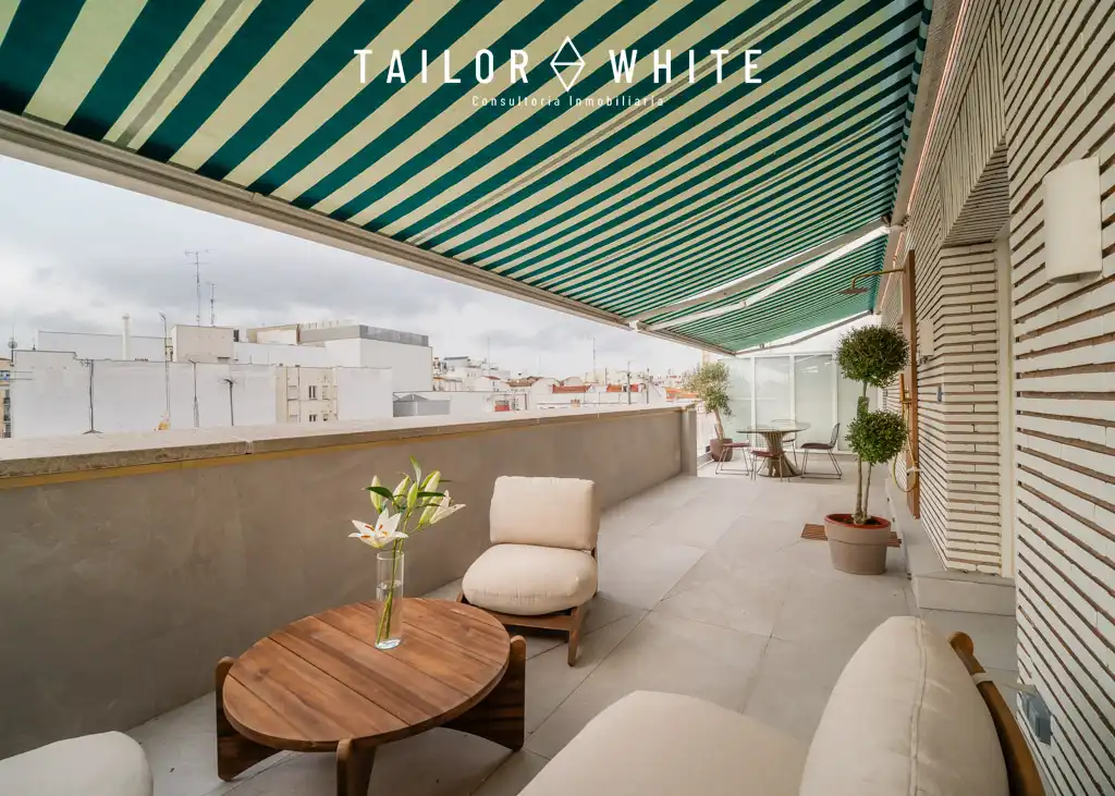Terrasse von Dachboden zum Verkauf in Madrid mit Klimaanlage, Heizung und Parkett