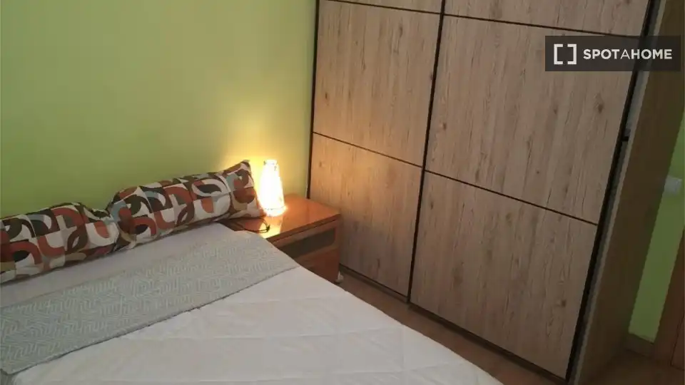 Schlafzimmer von Wohnung zur untervermieten in Barcelona mit Klimaanlage, Heizung und Möbliert