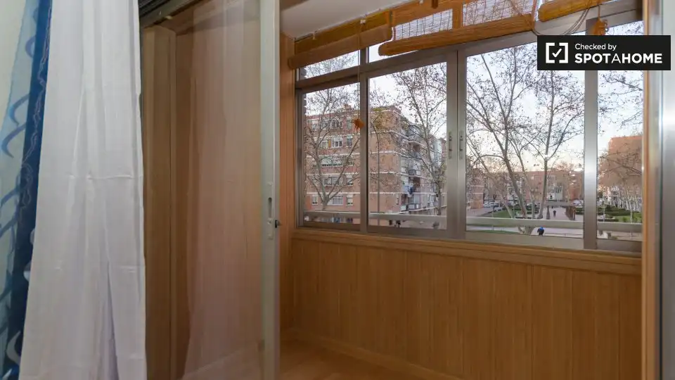 Habitación de Piso de alquiler en Alcalá de Henares con Aire acondicionado, Calefacción y Amueblado
