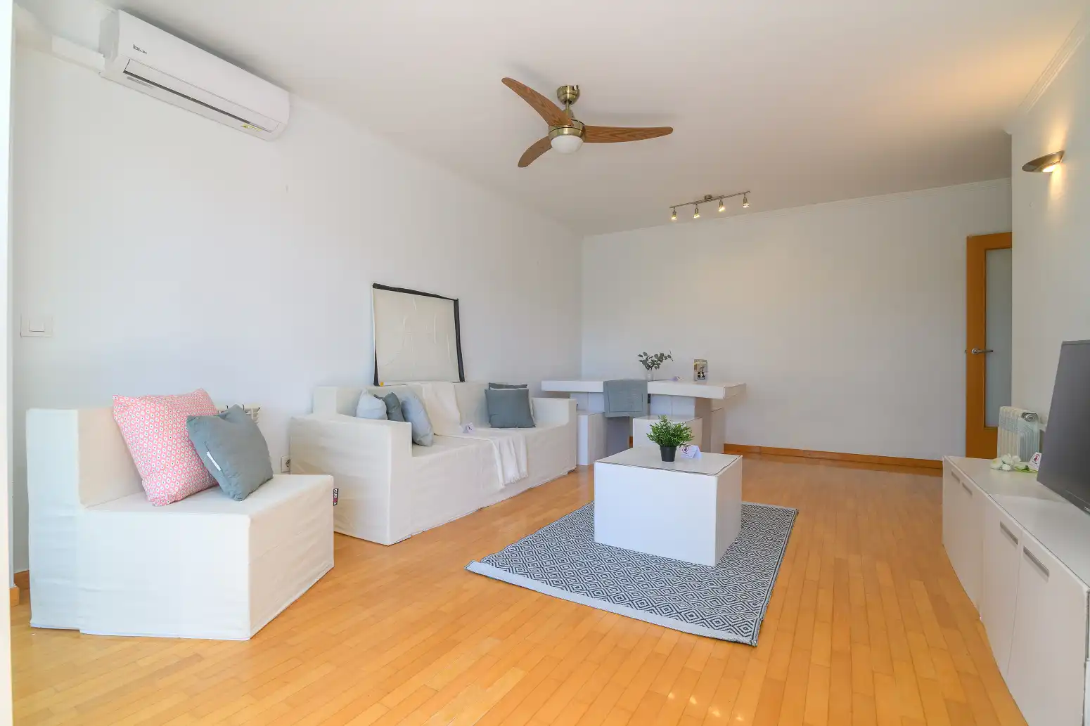 Sala de estar de Piso en venta en Viladecans con Calefacción, Jardín privado y Parquet