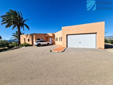 Chalet con jardín en venta en Vera Ciudad