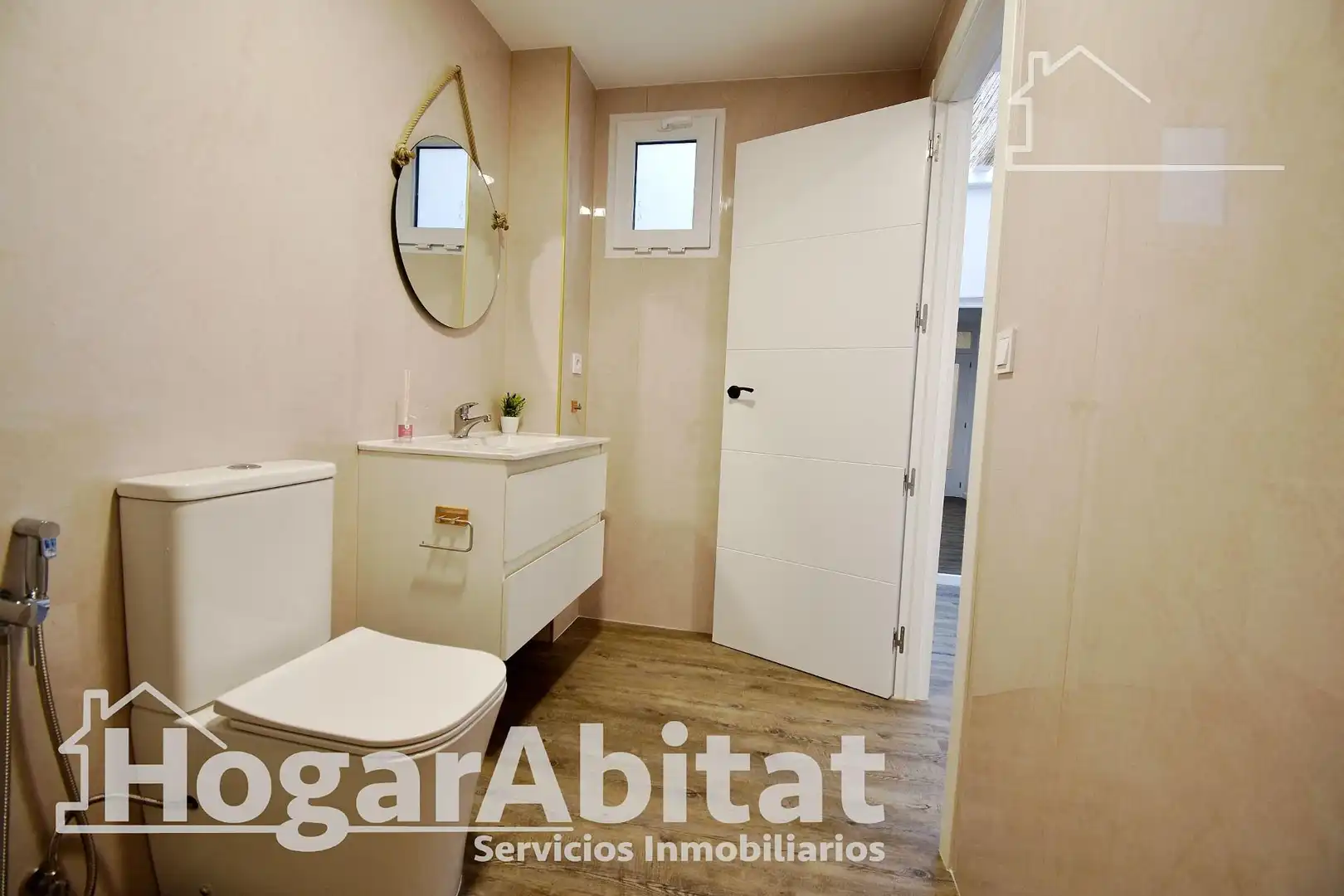Bathroom of Houses for sale in Tavernes de la Valldigna  with Parquet flooring and Terrace