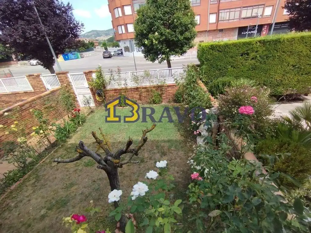 Casa adosada en venta en Medina de Pomar con Calefacción, Jardín privado y Terraza