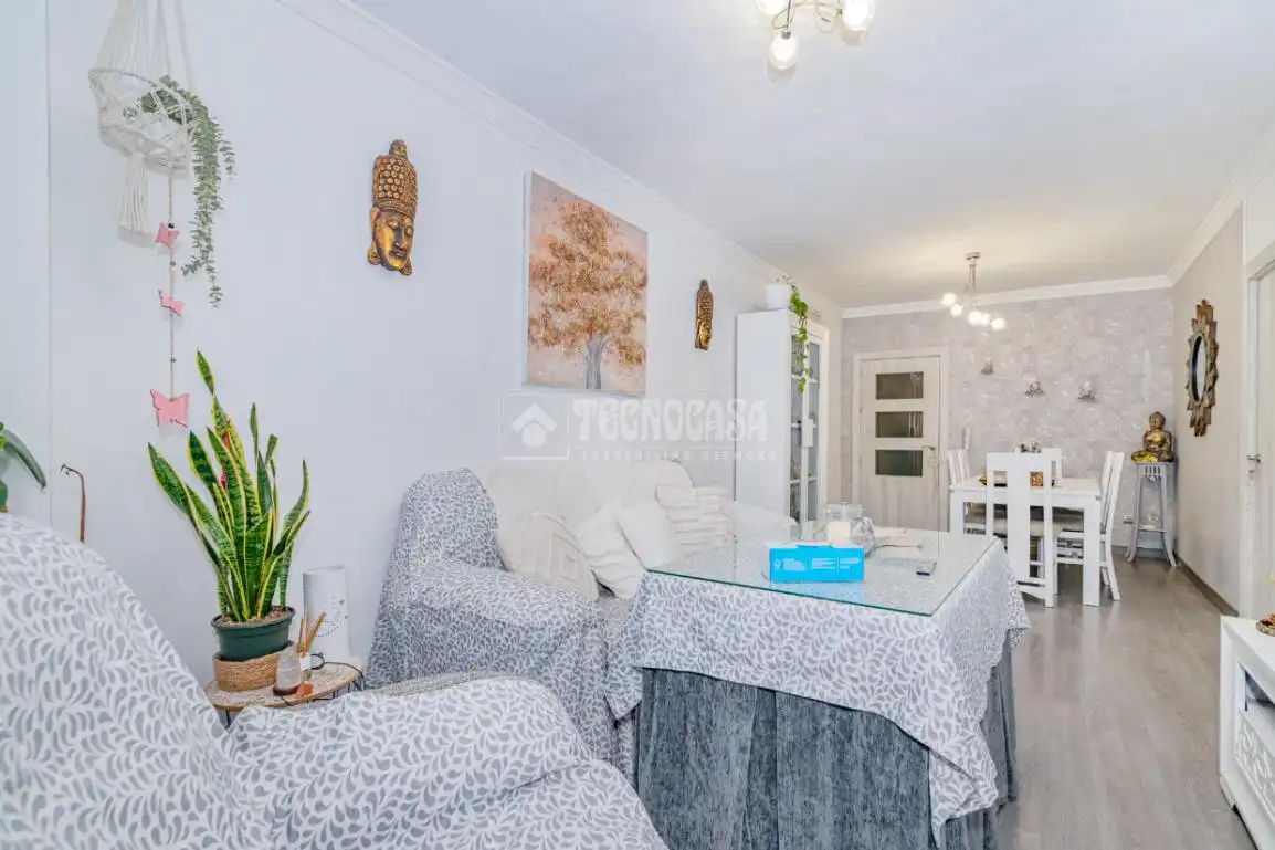 Living room of Flat for sale in Loja  with Air Conditioner, Parquet flooring and Balcony
