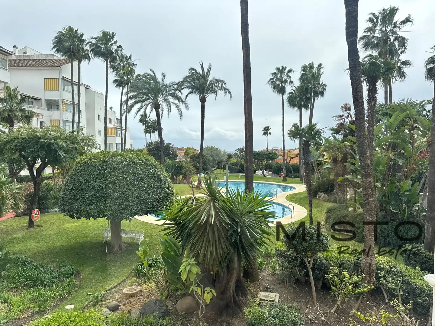 Appartement avec ascenseur à louer à UR PERNET Ndup-C Es: Pl: Pt:  ESTEPONA (MÁLAGA)
