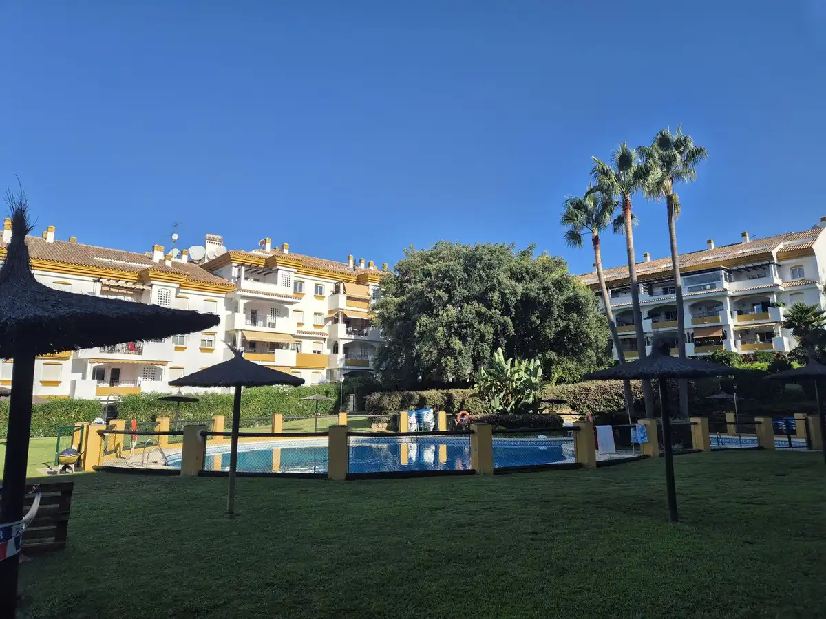Exterior view of Flat for sale in Marbella  with Air Conditioner, Private garden and Terrace