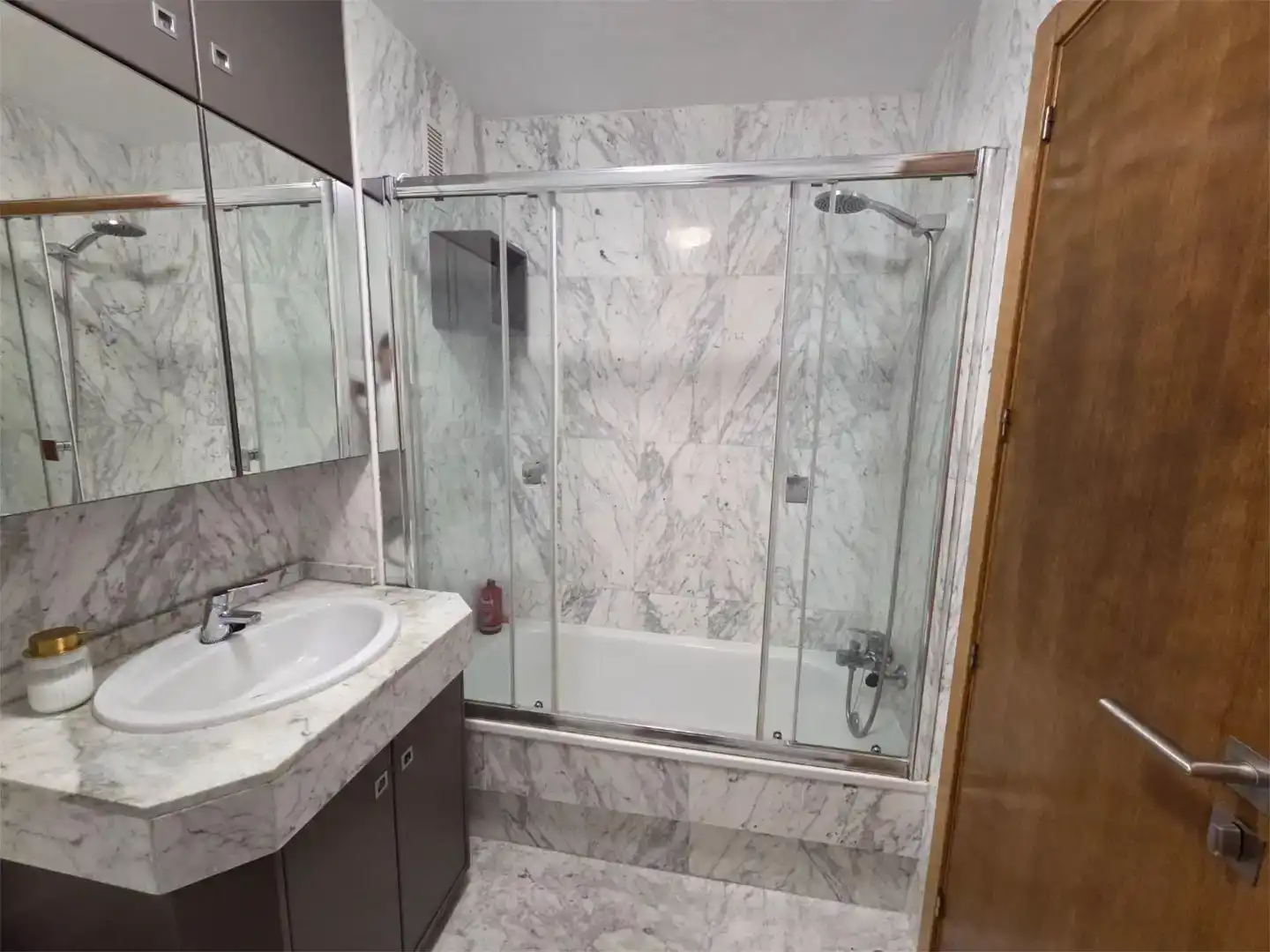 Bany de Pis per a compartir en Benalmádena amb Jardí privat, Piscina i Moblat