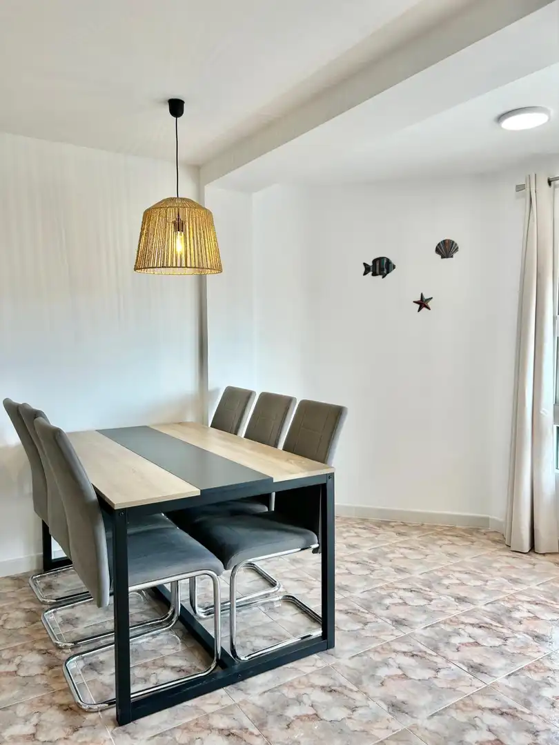 Menjador de Apartament de lloguer en La Pobla de Farnals amb Aire condicionat, Terrassa i Moblat