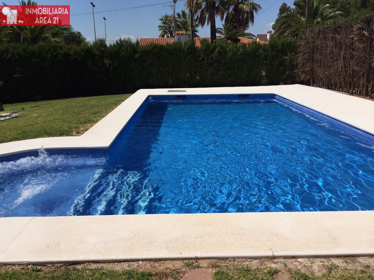 Piscina de Casa o xalet en venda en La Pobla de Vallbona amb Aire condicionat, Calefacció i Terrassa