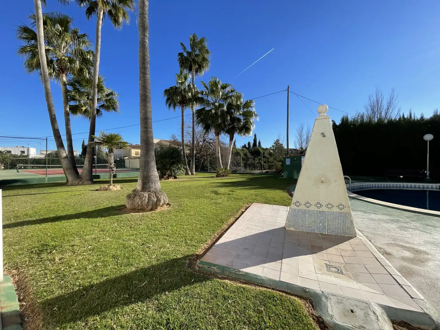 Vista exterior de Apartament en venda en Alcalà de Xivert amb Jardí privat, Terrassa i Piscina