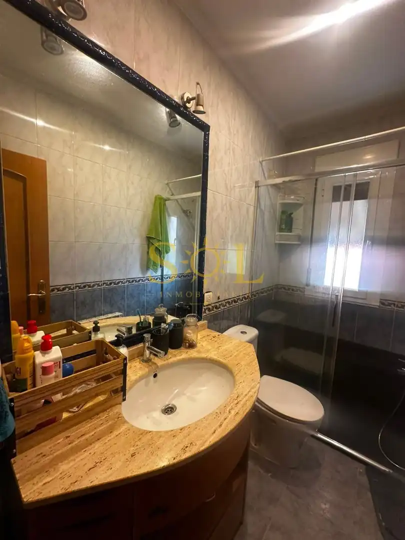 Bany de Casa o xalet en venda en León Capital  amb Calefacció, Jardí privat i Terrassa