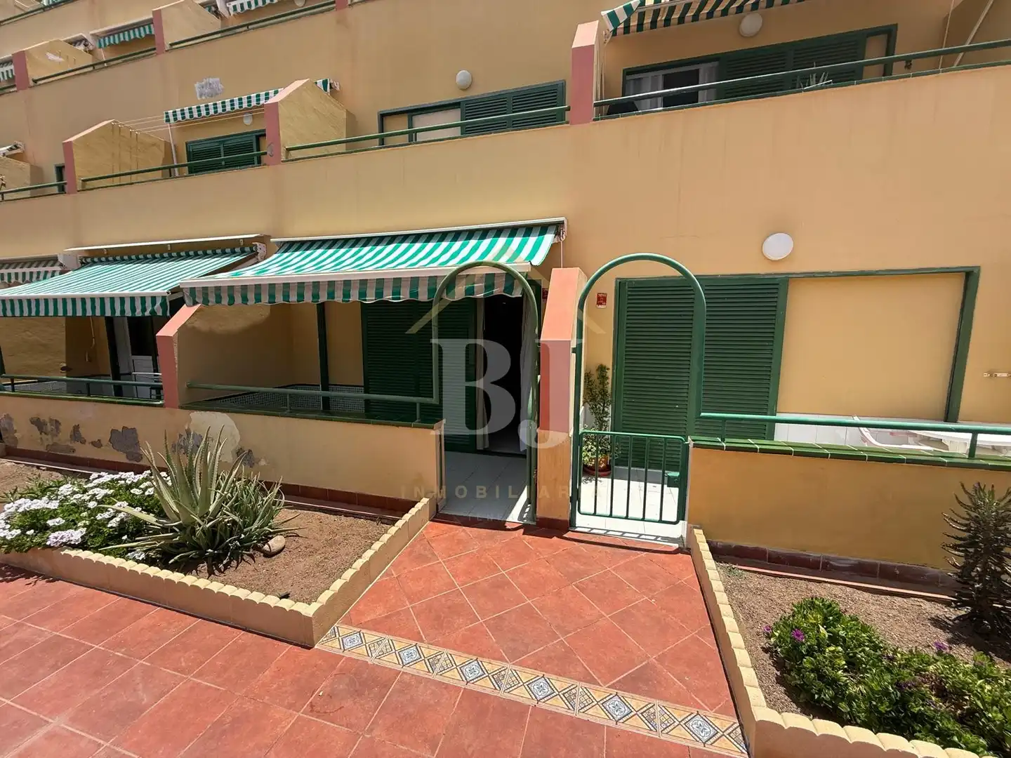 Vista exterior de Apartamento en venta en Arona con Terraza, Trastero y Amueblado