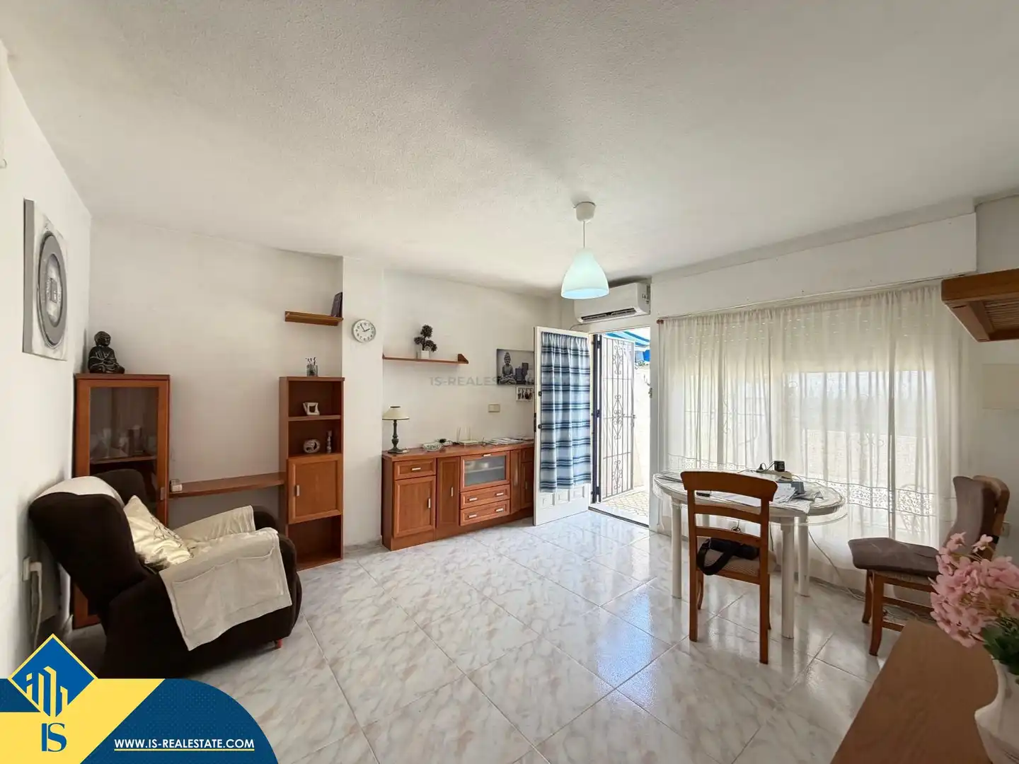Sala d'estar de Casa o xalet en venda en Torrevieja amb Aire condicionat, Terrassa i Traster