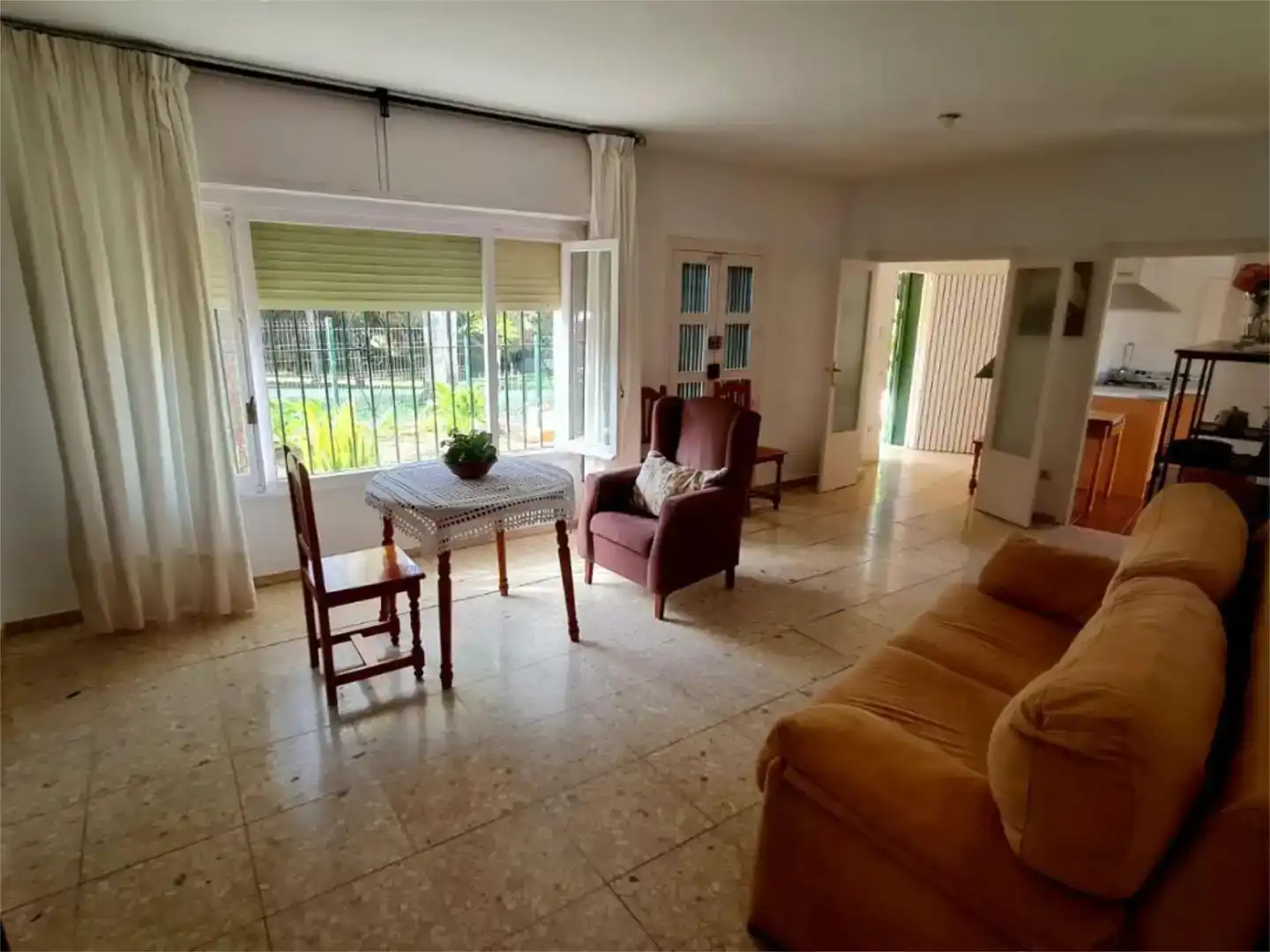 Sala d'estar de Casa o xalet en venda en Marbella amb Jardí privat i Traster