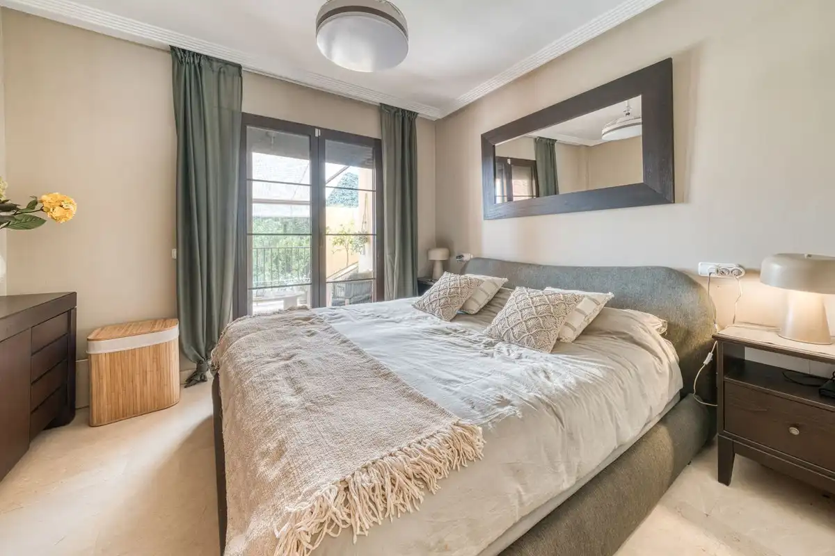 Bedroom of Apartments for rent in Benahavís  with Air Conditioner, Terrace and Community pool