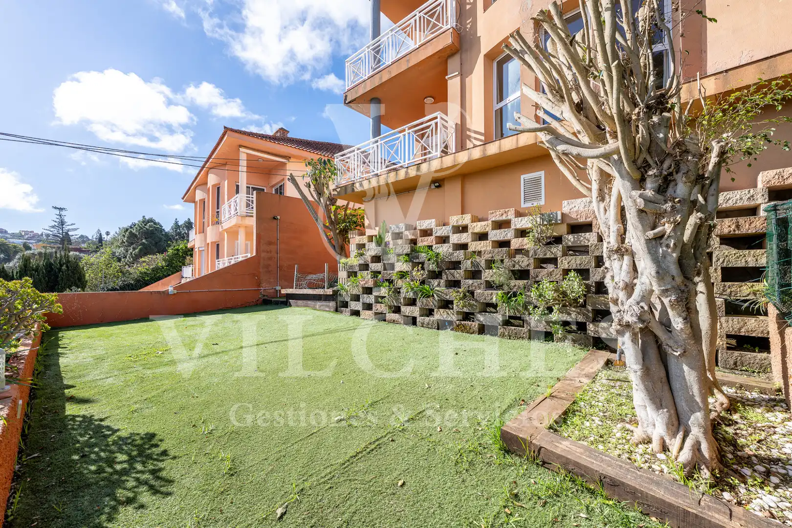 Vista exterior de Casa adosada en venda en Santa Brígida amb Aire condicionat, Jardí privat i Terrassa